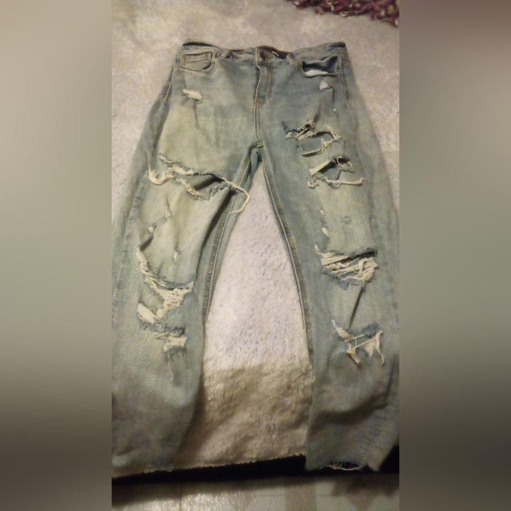 Fashion nova ripped jeans